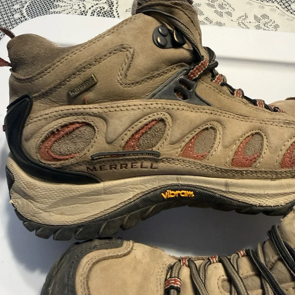 Merrell Beige Radius Mid W/Vibram Sole Waterproof Lace Up Hiking Boots Size 7.5